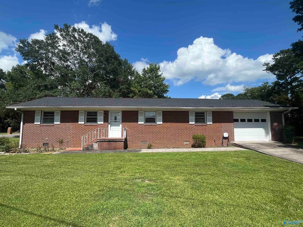 1800 Smith Street SW, Hartselle, AL 35640