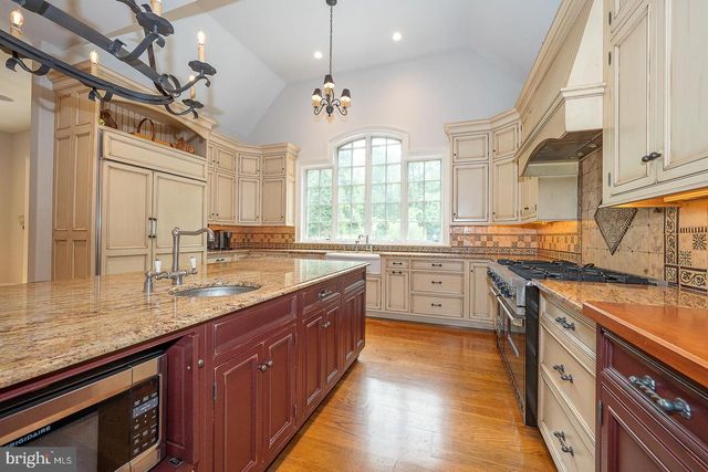 2048 BUTTONWOOD RD, Berwyn, PA 19312