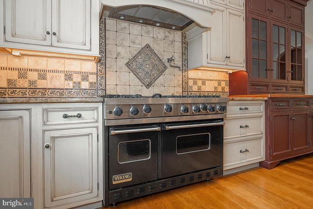 2048 BUTTONWOOD RD, Berwyn, PA 19312