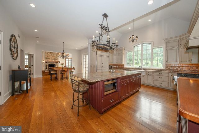 2048 BUTTONWOOD RD, Berwyn, PA 19312