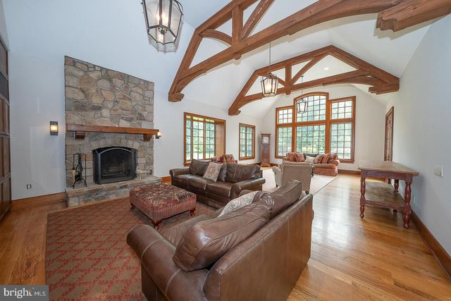 2048 BUTTONWOOD RD, Berwyn, PA 19312