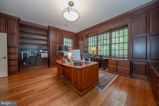 2048 BUTTONWOOD RD, Berwyn, PA 19312