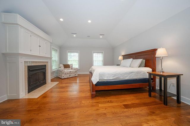 2048 BUTTONWOOD RD, Berwyn, PA 19312