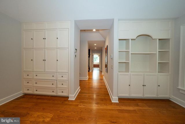 2048 BUTTONWOOD RD, Berwyn, PA 19312