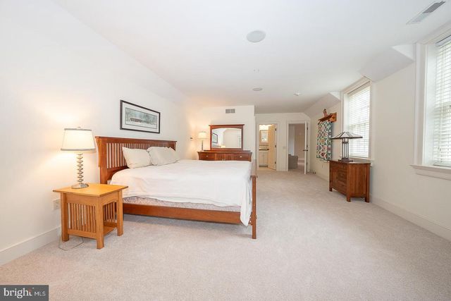 2048 BUTTONWOOD RD, Berwyn, PA 19312