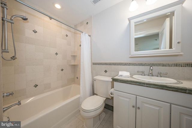 2048 BUTTONWOOD RD, Berwyn, PA 19312