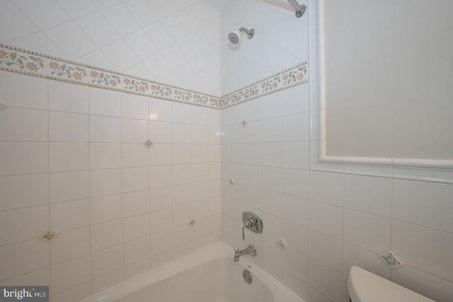 2048 BUTTONWOOD RD, Berwyn, PA 19312