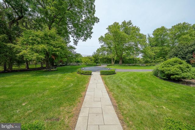 2048 BUTTONWOOD RD, Berwyn, PA 19312