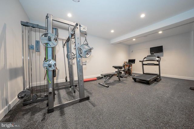 2048 BUTTONWOOD RD, Berwyn, PA 19312