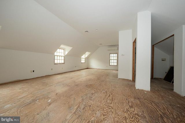 2048 BUTTONWOOD RD, Berwyn, PA 19312