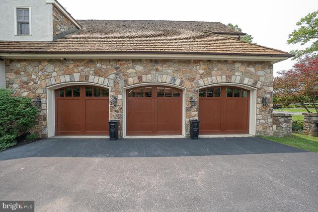 2048 BUTTONWOOD RD, Berwyn, PA 19312