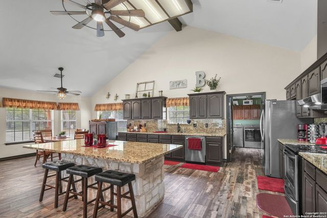 2112 Eichman Rd, Poteet, TX 78065