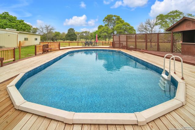 2112 Eichman Rd, Poteet, TX 78065