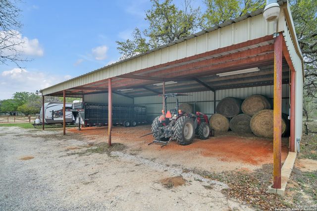 2112 Eichman Rd, Poteet, TX 78065