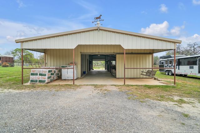 2112 Eichman Rd, Poteet, TX 78065