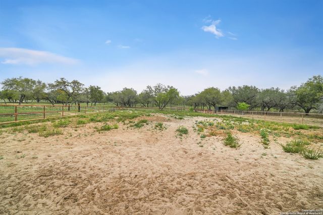 2112 Eichman Rd, Poteet, TX 78065