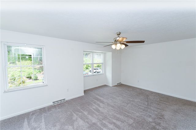 410 Edgetree Ln, Murrysville, PA 15668