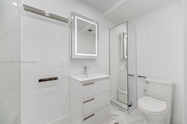 1980 S Ocean Dr PHM, Hallandale Beach, FL 33009