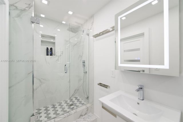 1980 S Ocean Dr PHM, Hallandale Beach, FL 33009