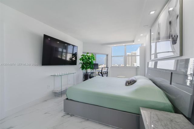 1980 S Ocean Dr PHM, Hallandale Beach, FL 33009