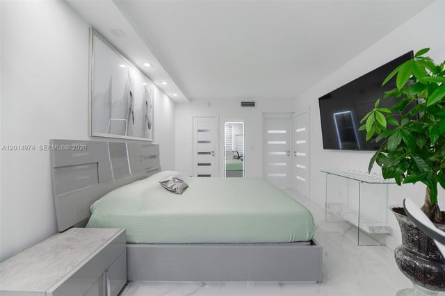 1980 S Ocean Dr PHM, Hallandale Beach, FL 33009