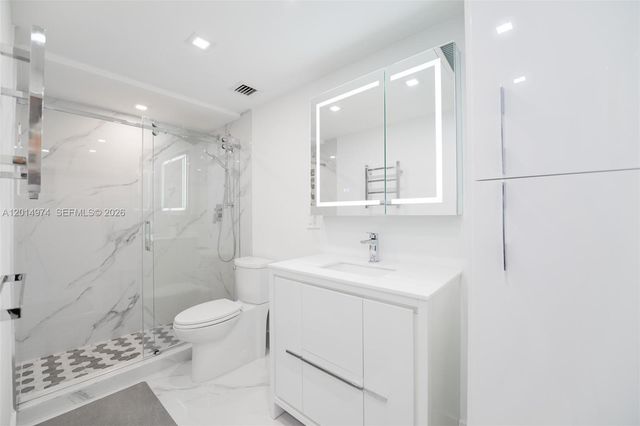 1980 S Ocean Dr PHM, Hallandale Beach, FL 33009