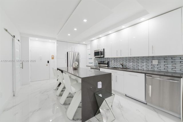 1980 S Ocean Dr PHM, Hallandale Beach, FL 33009