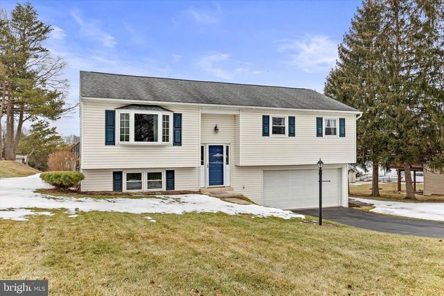 230 FAIRWAY DR, Etters, PA 17319