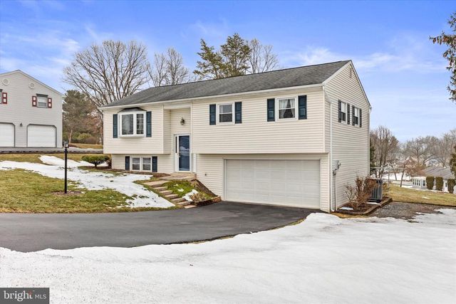 230 FAIRWAY DR, Etters, PA 17319