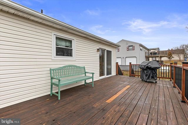 230 FAIRWAY DR, Etters, PA 17319