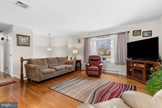 230 FAIRWAY DR, Etters, PA 17319