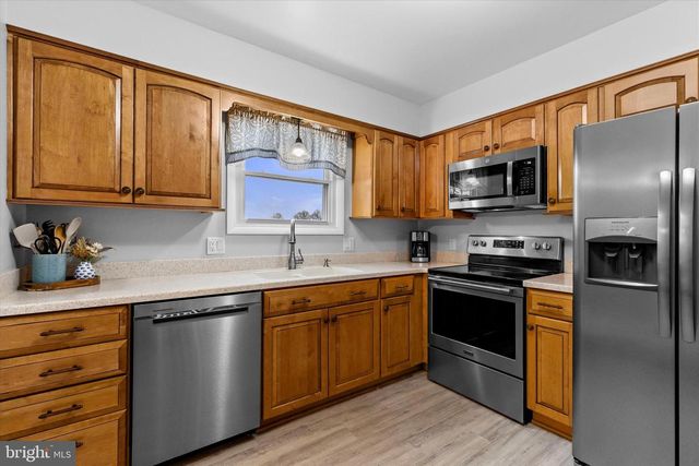 230 FAIRWAY DR, Etters, PA 17319