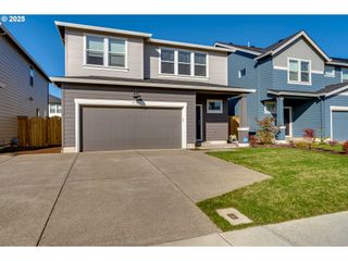 2932 V St, Springfield, OR 97477