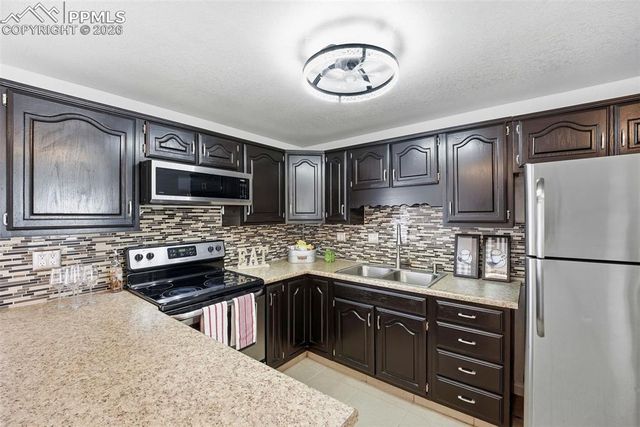 1268 Chiricahua Drive, Colorado Springs, CO 80915