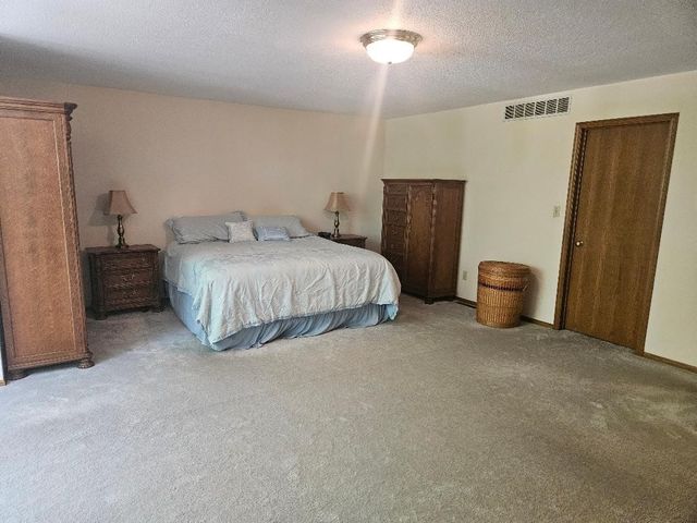 7080 Forest Drive, Johnston, IA 50131