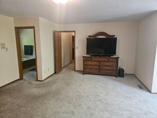 7080 Forest Drive, Johnston, IA 50131