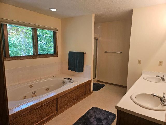 7080 Forest Drive, Johnston, IA 50131