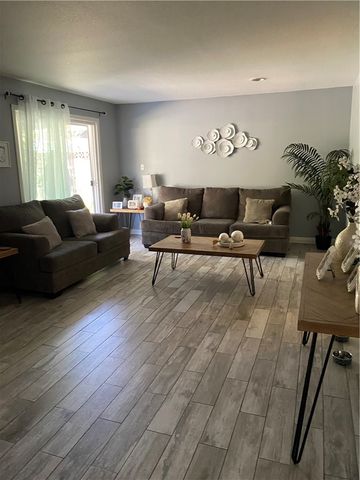 301 W Parkwood, La Habra, CA 90631