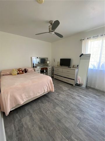 301 W Parkwood, La Habra, CA 90631