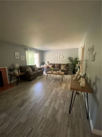 301 W Parkwood, La Habra, CA 90631