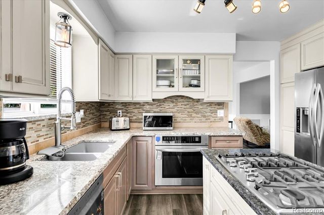 6102 Colorado Street, Romulus, MI 48174