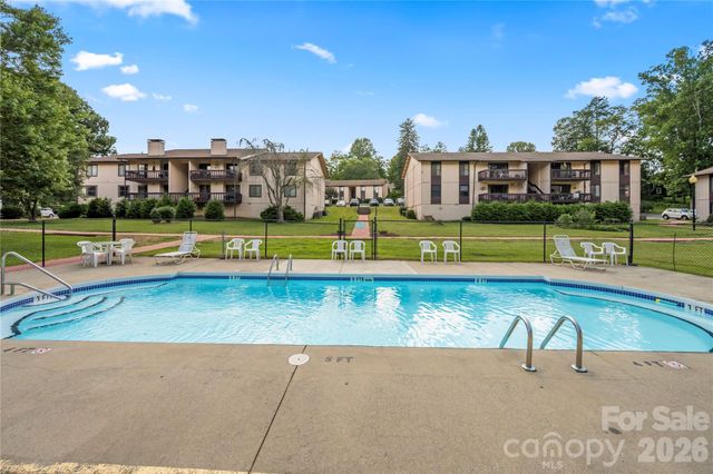 63 Shepard Square 206, Brevard, NC 28712