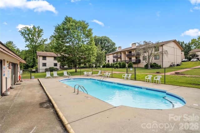 63 Shepard Square 206, Brevard, NC 28712