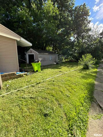 2143 N MARYLAND Avenue, Peoria, IL 61603