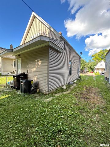 2143 N MARYLAND Avenue, Peoria, IL 61603