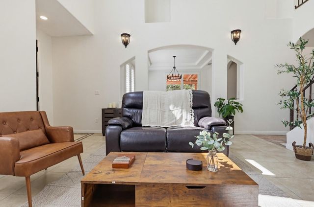 18120 Jaguar Court, Tarzana (los Angeles), CA 91335