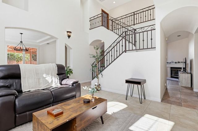 18120 Jaguar Court, Tarzana (los Angeles), CA 91335