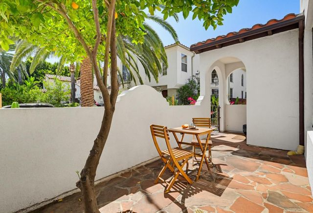 18120 Jaguar Court, Tarzana (los Angeles), CA 91335