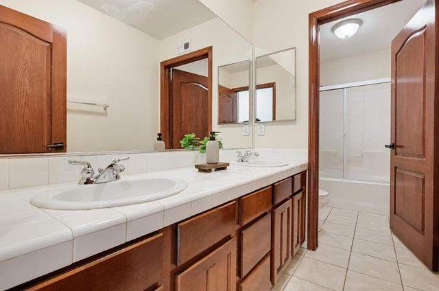18120 Jaguar Court, Tarzana (los Angeles), CA 91335