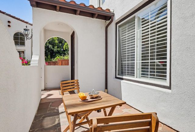 18120 Jaguar Court, Tarzana (los Angeles), CA 91335